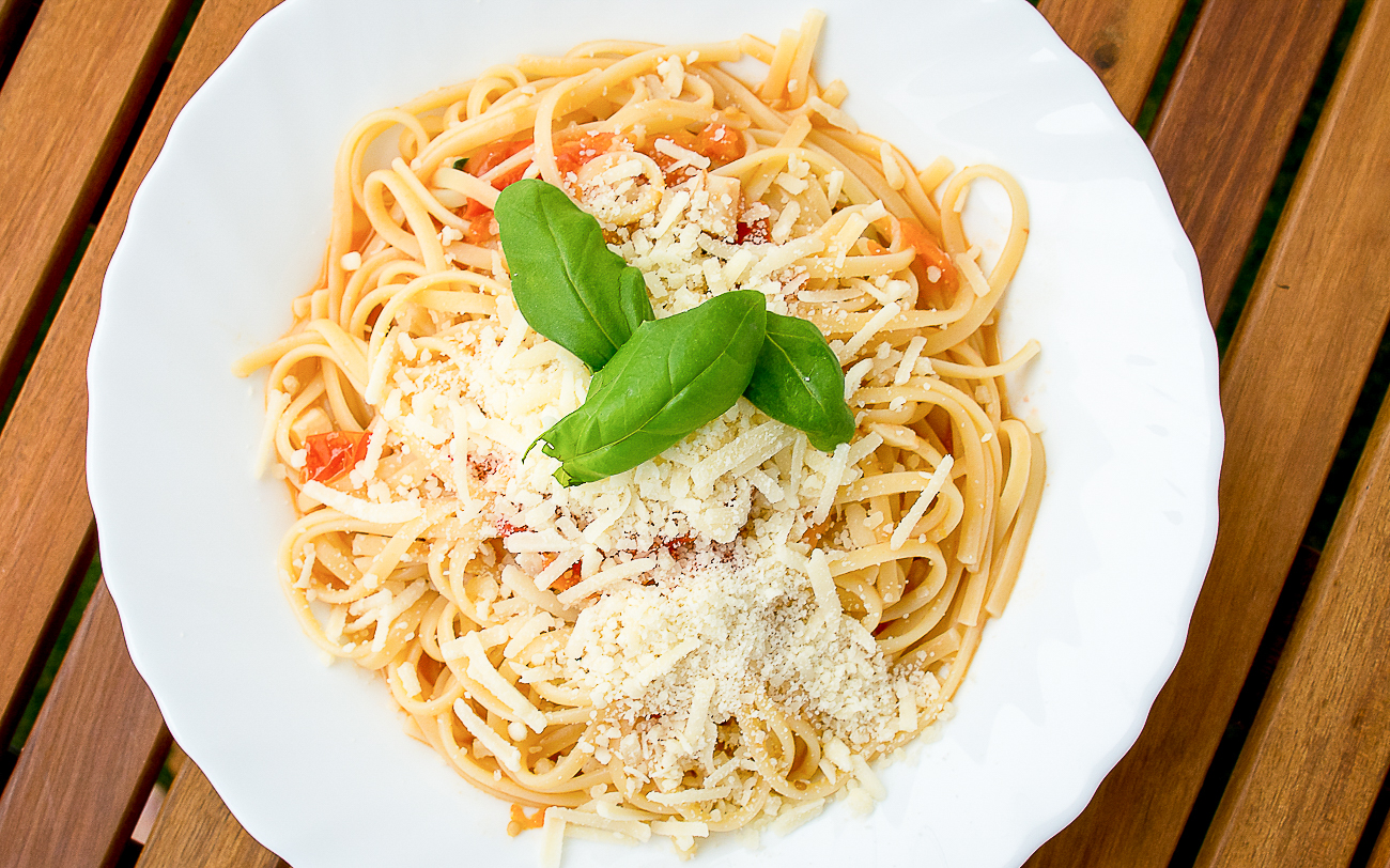 těstoviny pomodoro